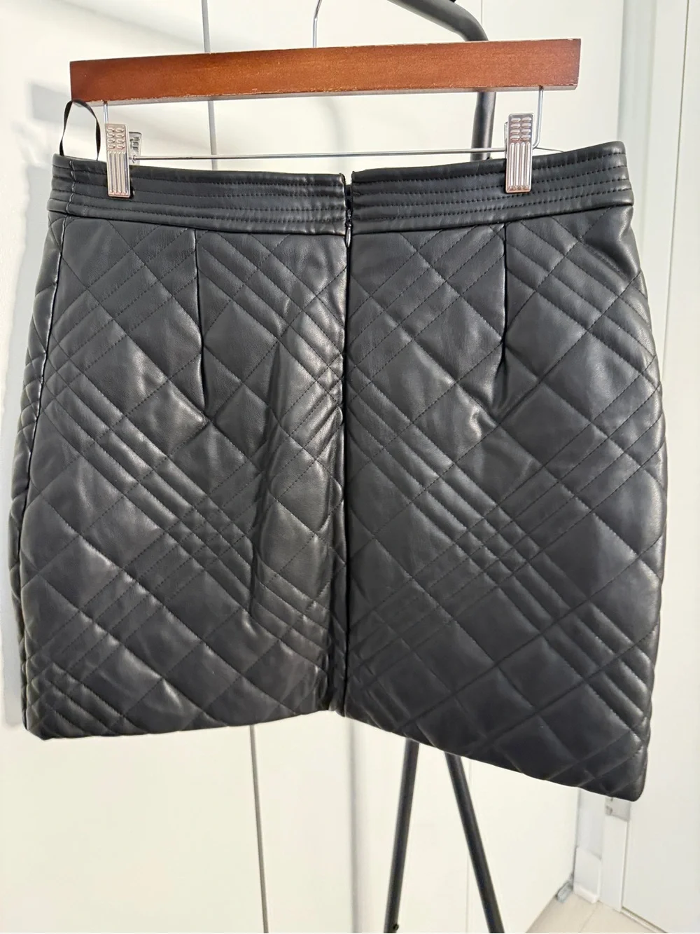 Milly size 10 Black Quilted Faux Leather Mini Skirt